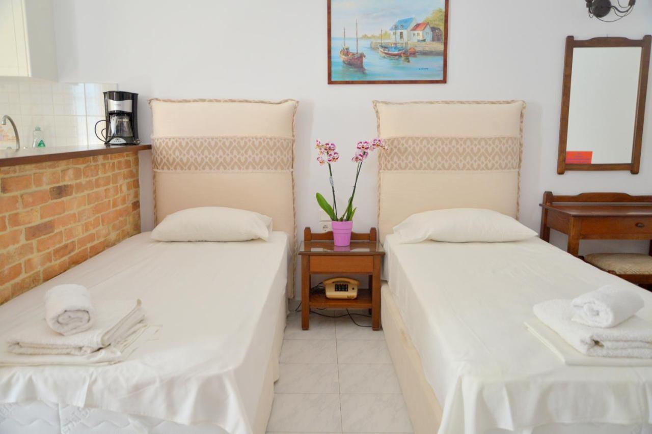 Hotel Apartments Giannis Adámas Eksteriør bilde