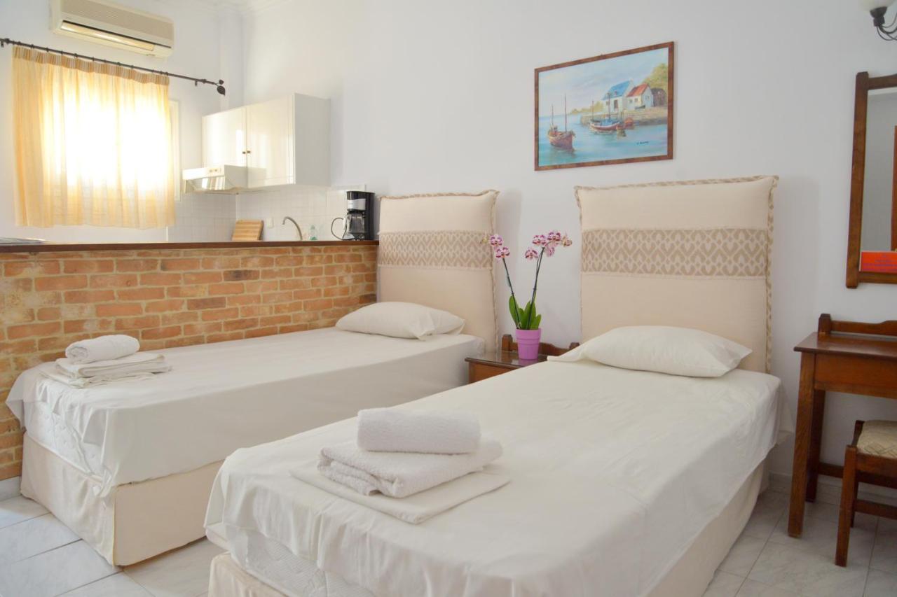 Hotel Apartments Giannis Adámas Eksteriør bilde
